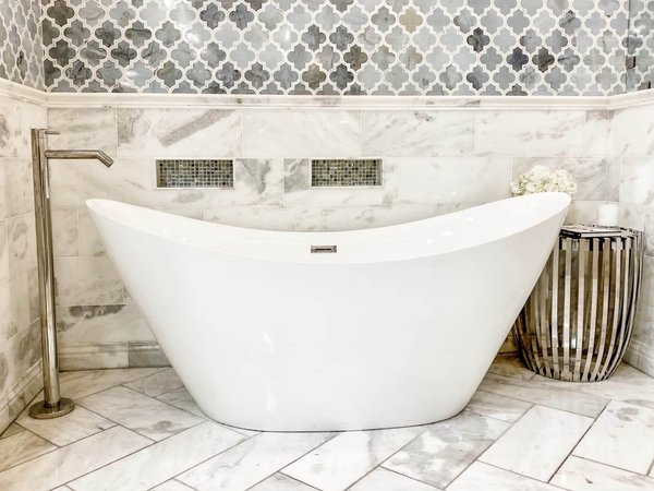 Guide pour choisir la bonne taille de baignoire pour votre salle de bains